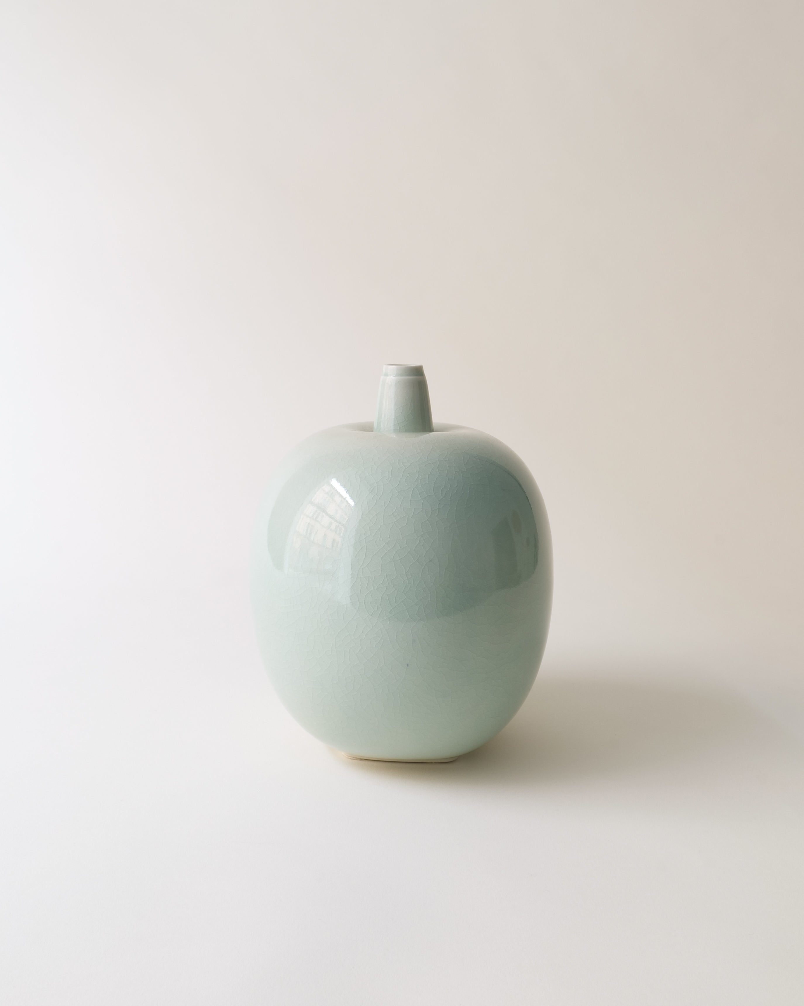 Gösta Grähs apple vase, Rörstrand 1980s, side view