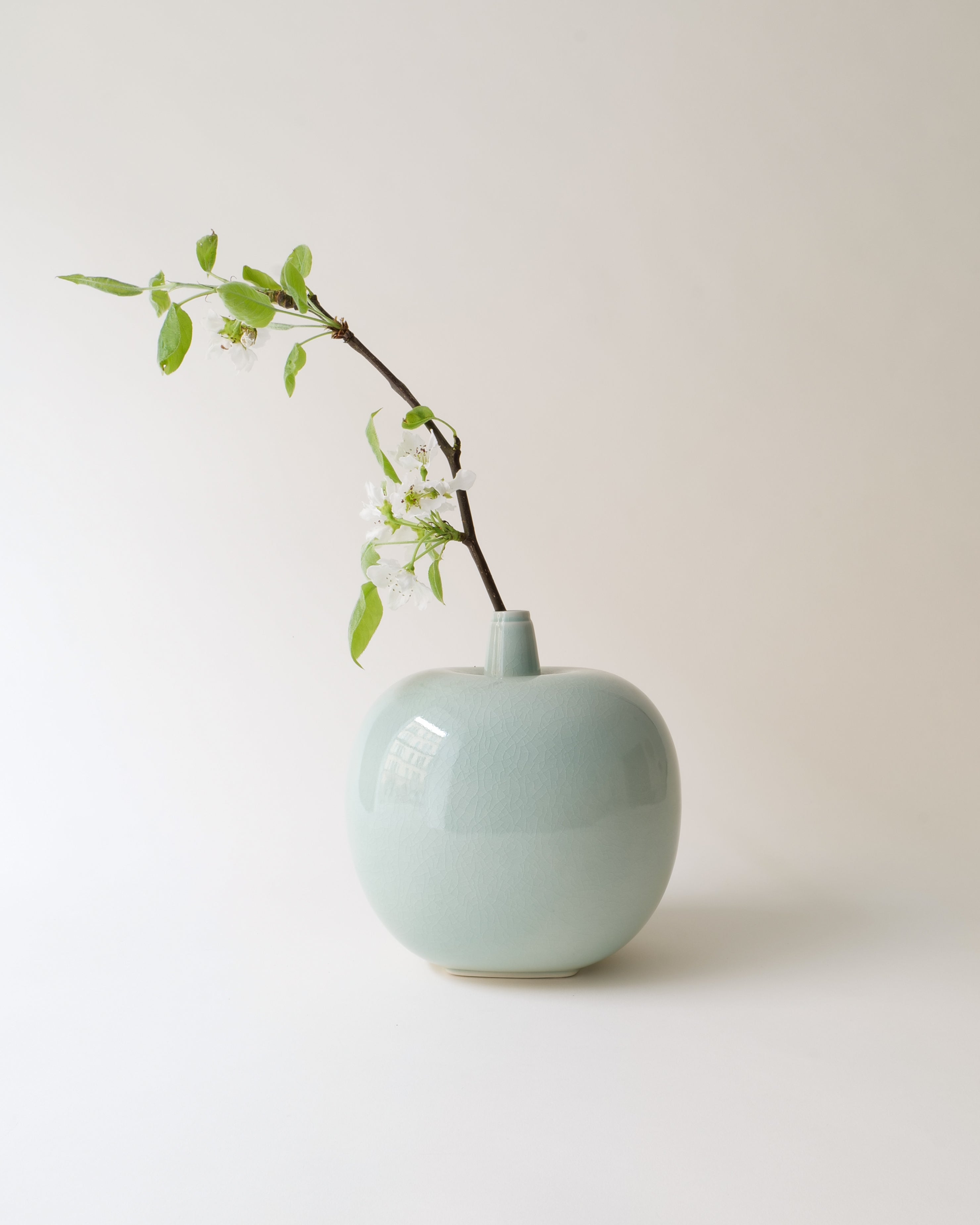 Gösta Grähs apple vase, Rörstrand 1980s, styled with a flower
