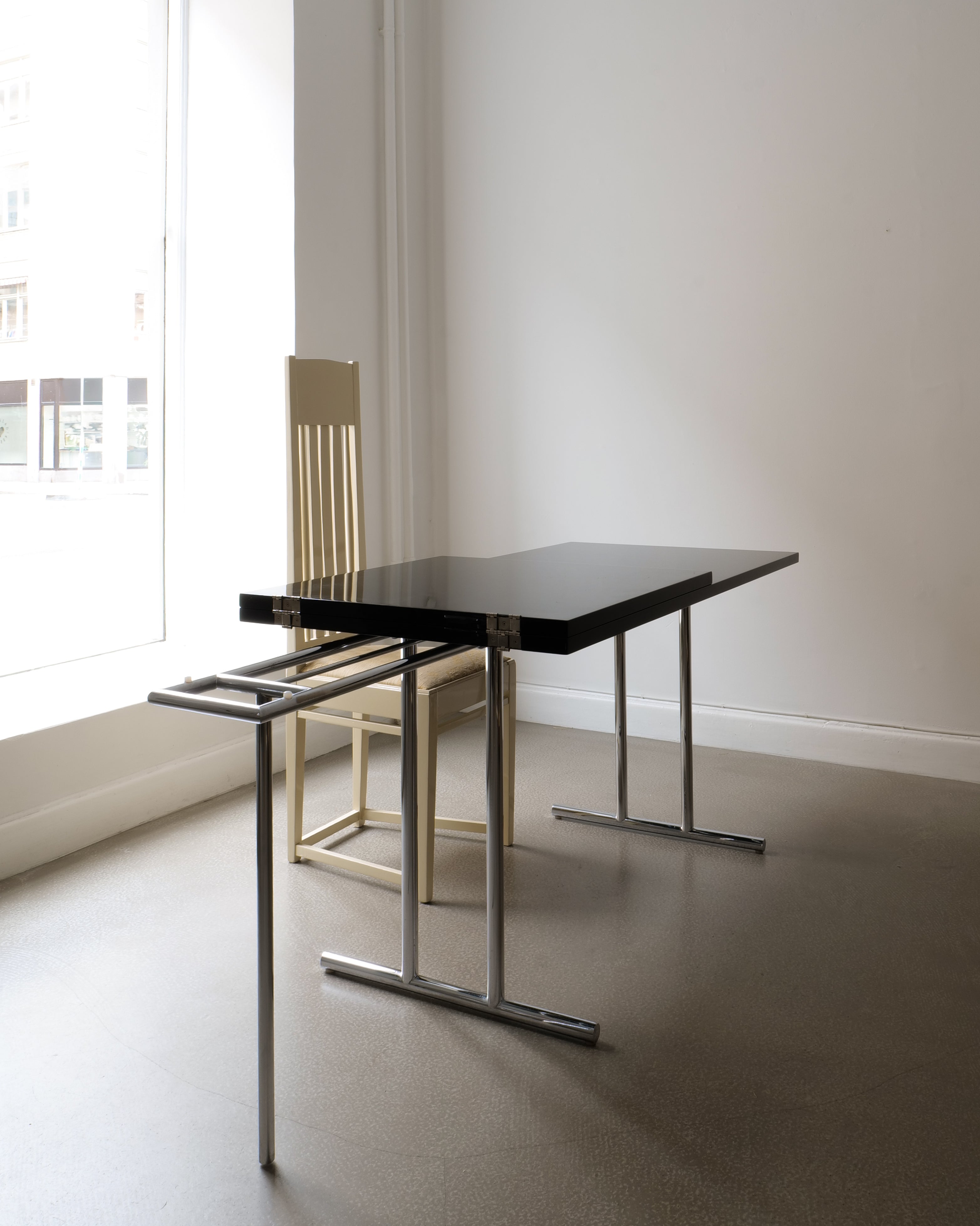 Eileen Gray Lou Perou Extendable Table