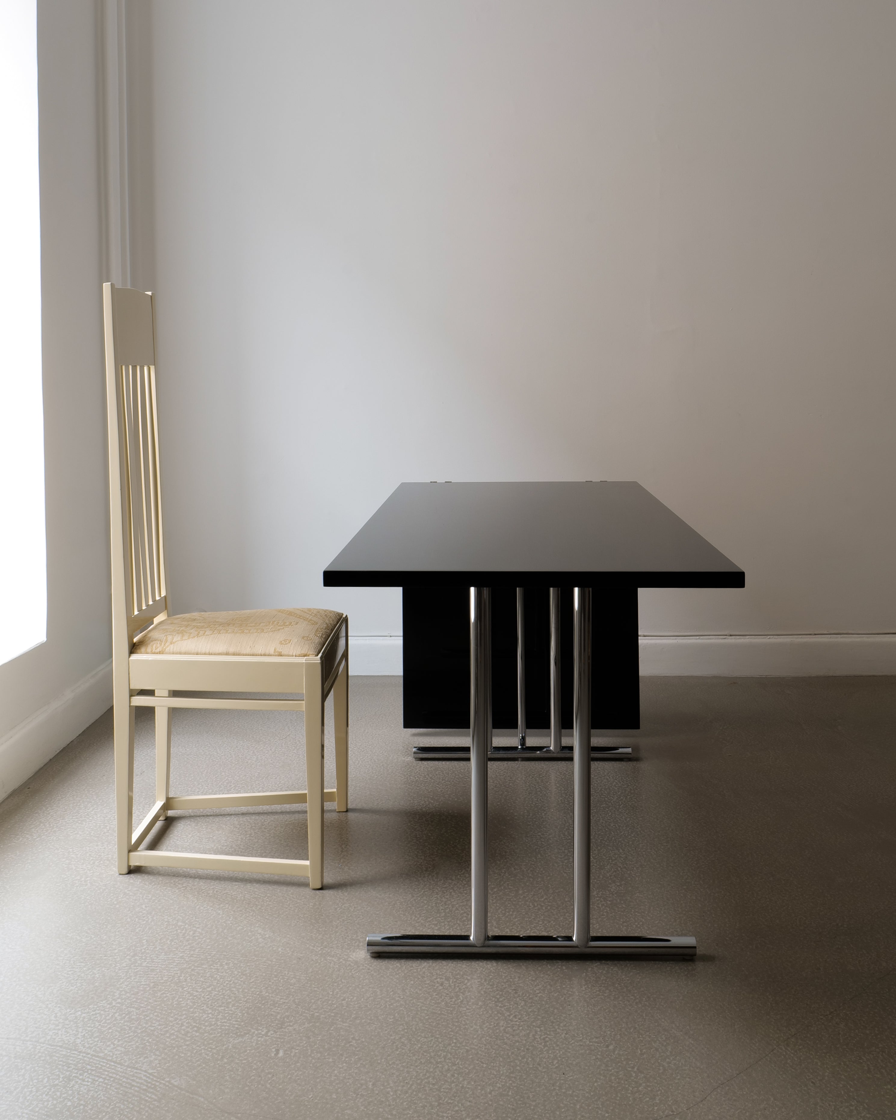 Eileen Gray Lou Perou Extendable Table
