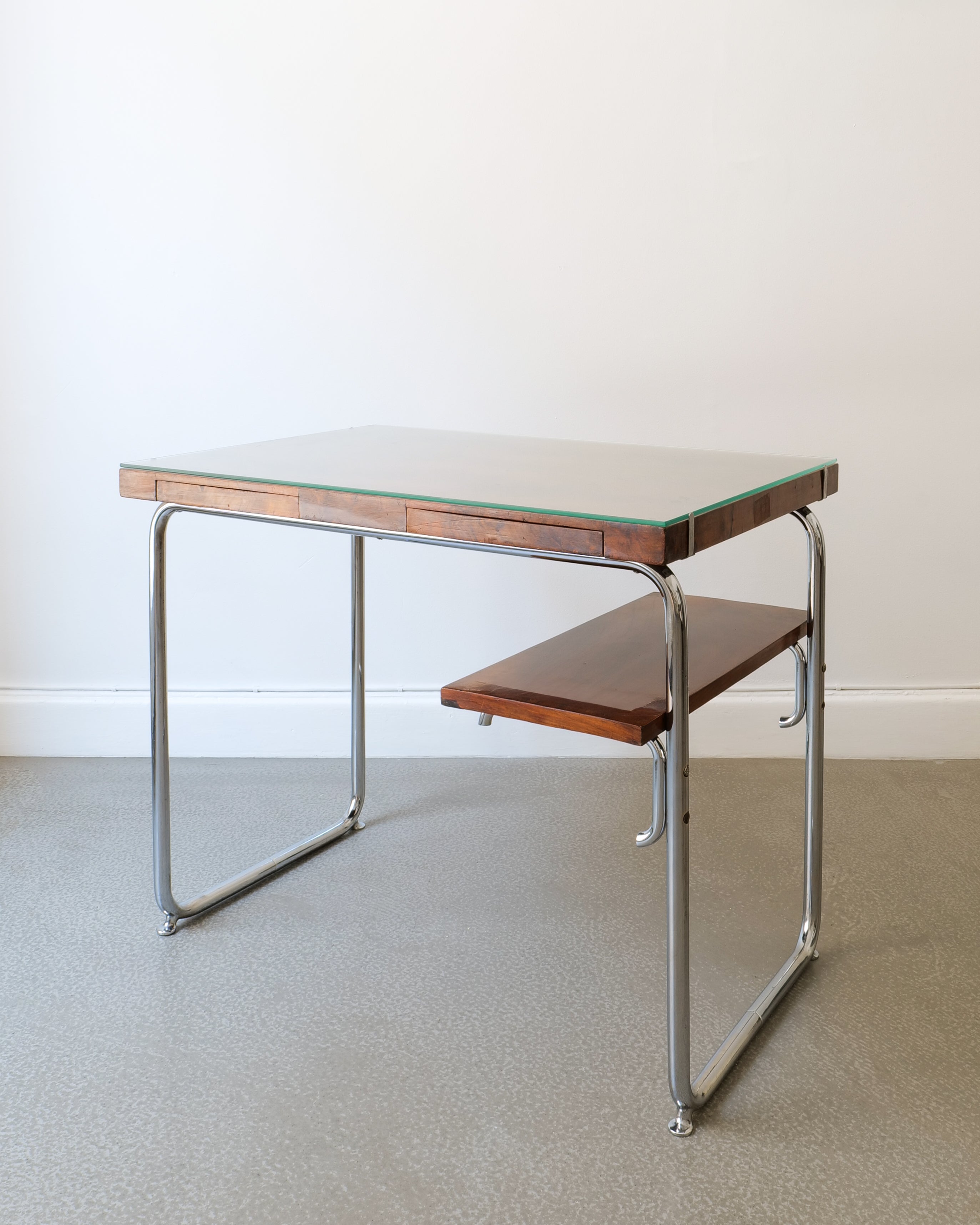 Italian Rationalist dressing table 1930s, walnut burl veneer top, chrome tubular steel frame and lower shelf, full view