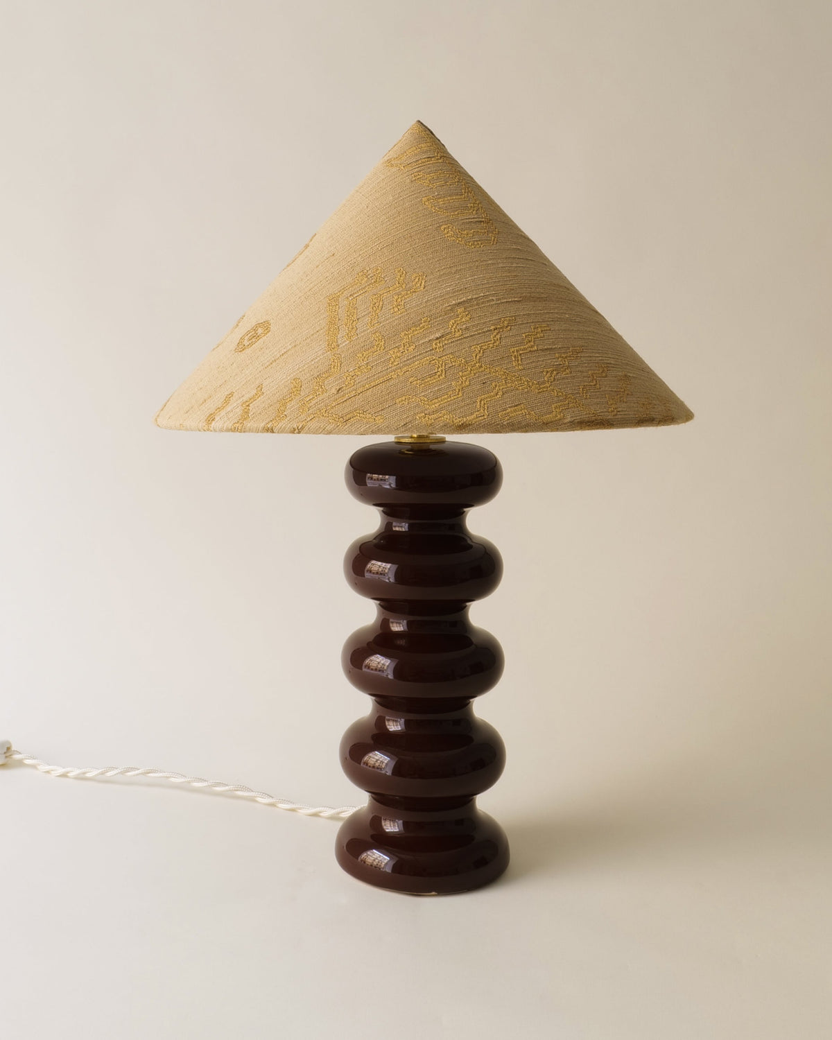 Doulton stacked sphere ceramic table lamp 1970s, bitter chocolate glaze with gold patterned conical shade, full view unlit