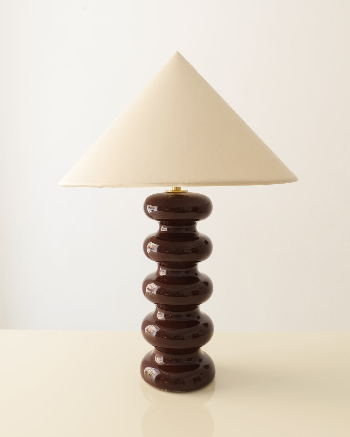 Doulton stacked sphere ceramic table lamp 1970s, bitter chocolate glaze with ivory conical shade, full view unlit