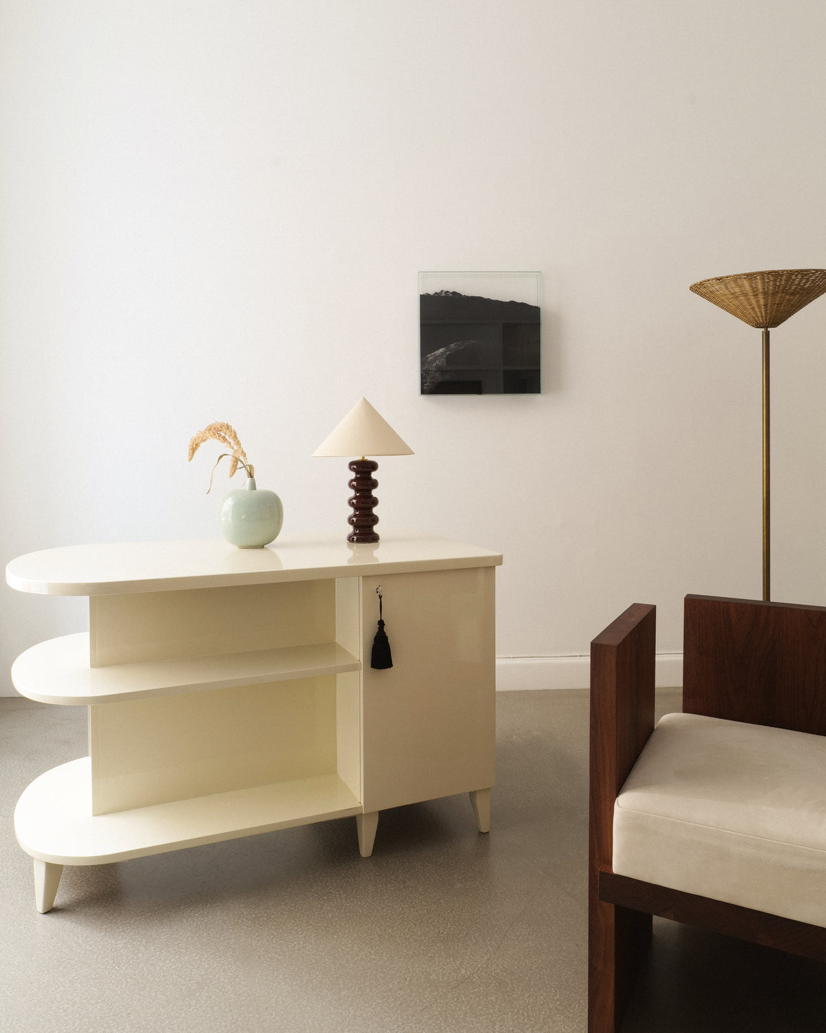 Doulton stacked sphere ceramic table lamp 1970s, bitter chocolate glaze with ivory conical shade in gallery setting.